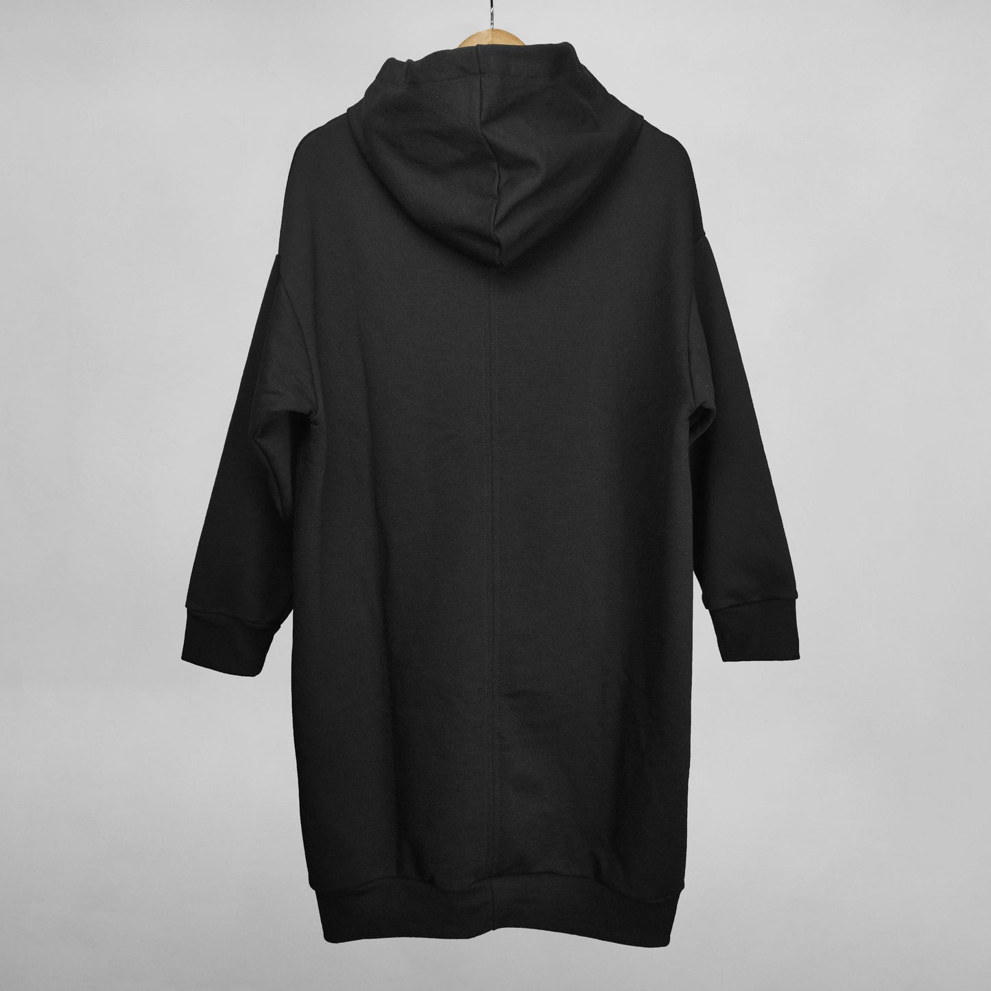 Espalda abrigo o chaqueta larga con capota color negro