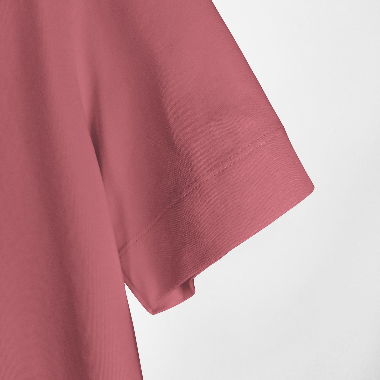 Detalle de ruedos anchos manga corta camiseta siabatto color salmón (rosa)